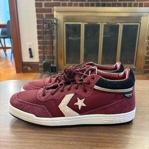 NWT!  Men’s Converse Fastbreak Pro Mid in maroon & cream.  Size 11